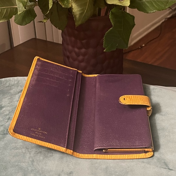Lv epi wallet w/ snap coin - Picture 3 of 12